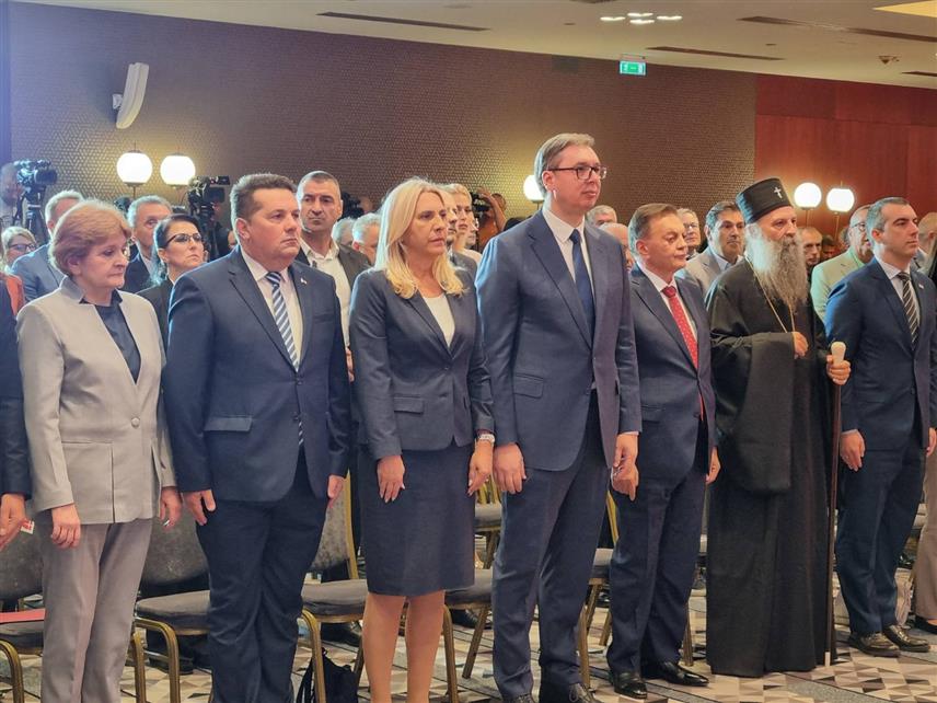 БЕОГРАД, 11. ОКТОБРА /СРНА/ - У Београду је данас почела свечана академија поводом 45 година Института за кардиоваскуларне болести "Дедиње" којој присуствују српски члан Предсједништва БиХ Жељка Цвијановић и предсједник Србије Александар Вучић.