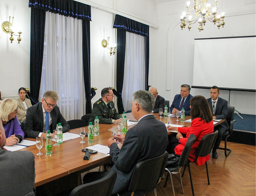 САРАЈЕВО, 11. ОКТОБРА /СРНА/ - Инаугурациона сједница Комисије БиХ за сарадњу са НАТО - предсједавајући Комисије Јосип Бркић.