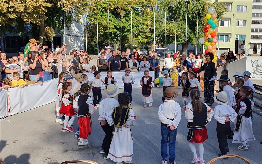 БРОД, 11. ОКТОБРА /СРНА/ - У Броду је одржан традиционални јесењи маскенбал у организацији Јавне установе предшколства "Бели aнђео".