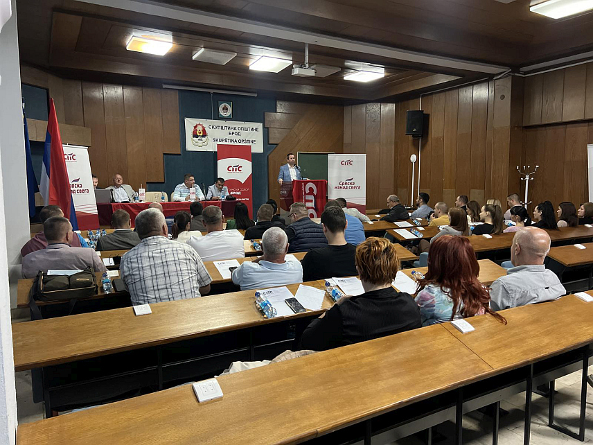 БАЊАЛУКА, 11. ОКТОБРА /СРНА/ - Руководство Социјалистичкe партијe Српске /СПС/ с циљем припрема за унутарпартијске изборе, одржало је вечерас састанак у Броду са људима из Посавине, Семберије и добојске регије.