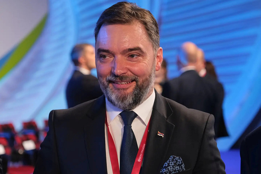 МОСКВА, 12. ОКТОБРА /СРНА/ - Замјеник предсједавајућег Савјета министара Сташа Кошарац оцијенио је данас у Москви да је од изузетног значаја да се заврши пројекат изградње нове источне интерконекције, кључног за развој гасне мреже у Републици Српској и ФБиХ, а који сарајевски политички медиокритети оспоравају.