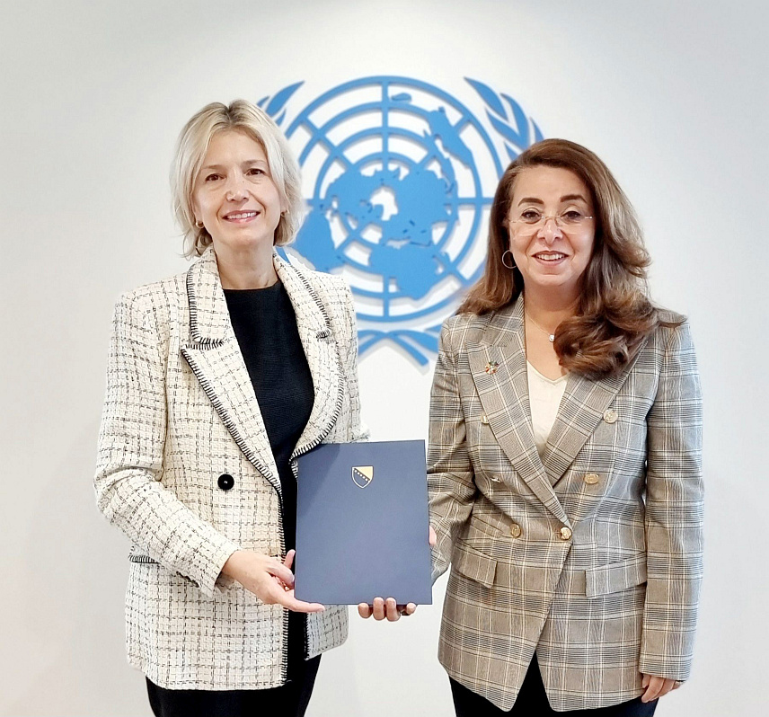 САРАЈЕВО, 12. ОКТОБРА /СРНА/ - Стални представник БиХ при ОСБС-у, УН и осталим међународним организацијама у Бечу Данка Савић предала је данас акредитивна писма генералном директору Канцеларије УН у Бечу Гади Фати Вејли.