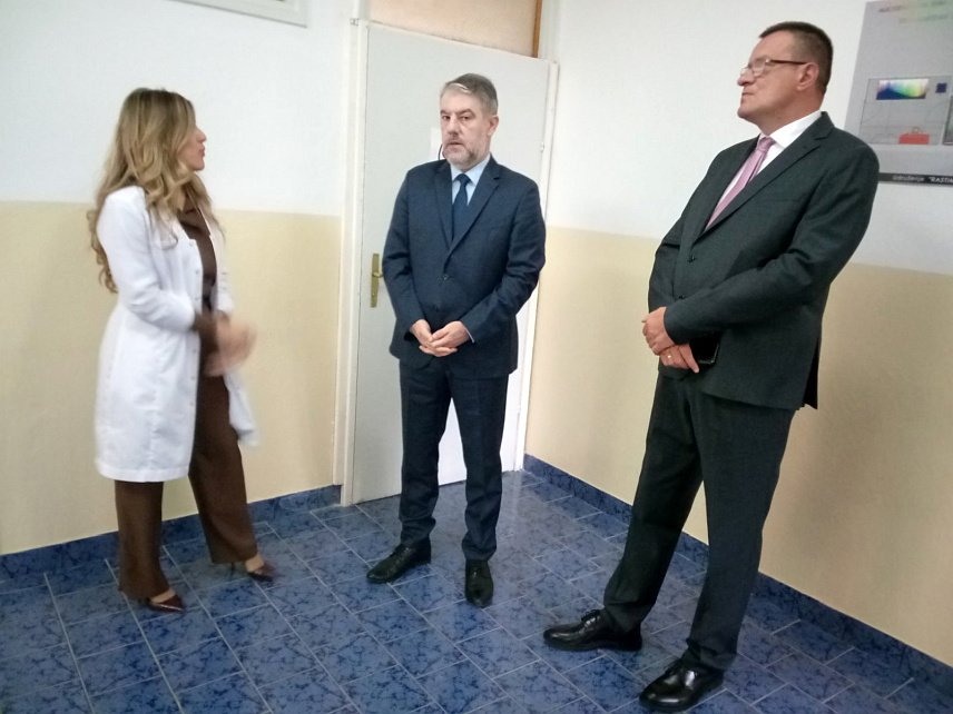 РОГАТИЦА, 13. ОКТОБРА /СРНА/ - Министар здравља и социјалне заштите Републике Српске Ален Шеранић разговарао је данас у Рогатици са руководством Дома здравља.