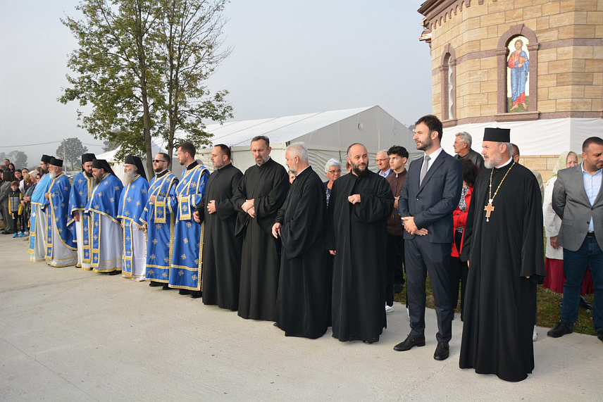 ПРИЈЕДОР, 14. ОКТОБРА /СРНА/ - У Манастиру Милошевац, који је данас прославио крсну славу - Покров Пресвете Богородице, од данас је започет редовни монашки живот са успоставом светих богослужења.