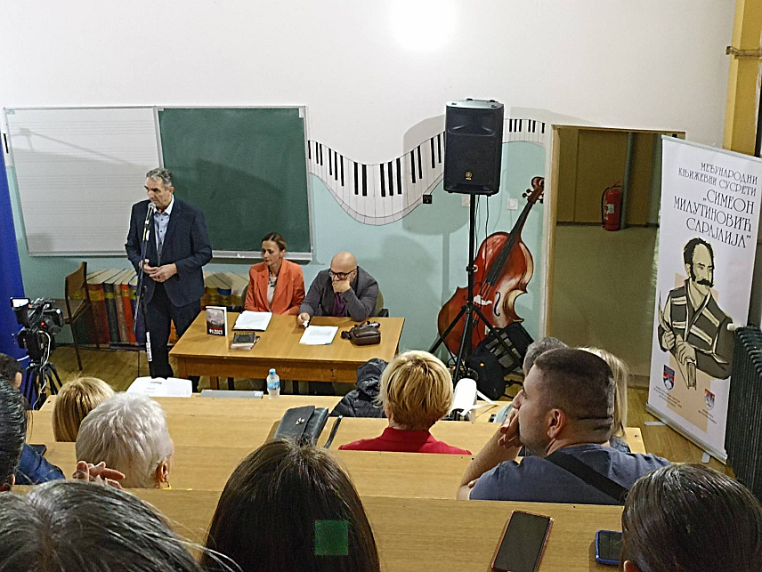 ИСТОЧНА ИЛИЏА, 14. ОКТОБРА /СРНА/ - Замјеник начелника општине Источна Илиџа Мирослав Лучић отворио Треће Међународне књижевне сусрете "Симеон Милутиновић Сарајлија", које организује Центар за културу и информисање Источна Илиџа.