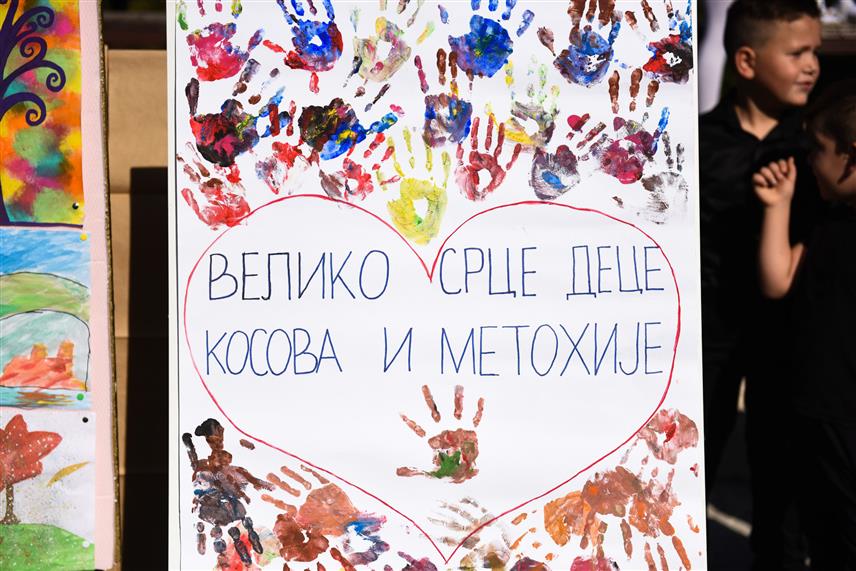 ШТРПЦЕ, 14. ОКТОБРА /СРНА/ - Основна школа "Рајко Урошевић" у Готовуши код Штрпца данас је обиљежила 126 година постојања, а тим поводом одржан је и хуманитарни базар на којем су прикупљана средства за лијечење мјештанина Ненада Јанићевића, којем је потребна трансплантација бубрега.