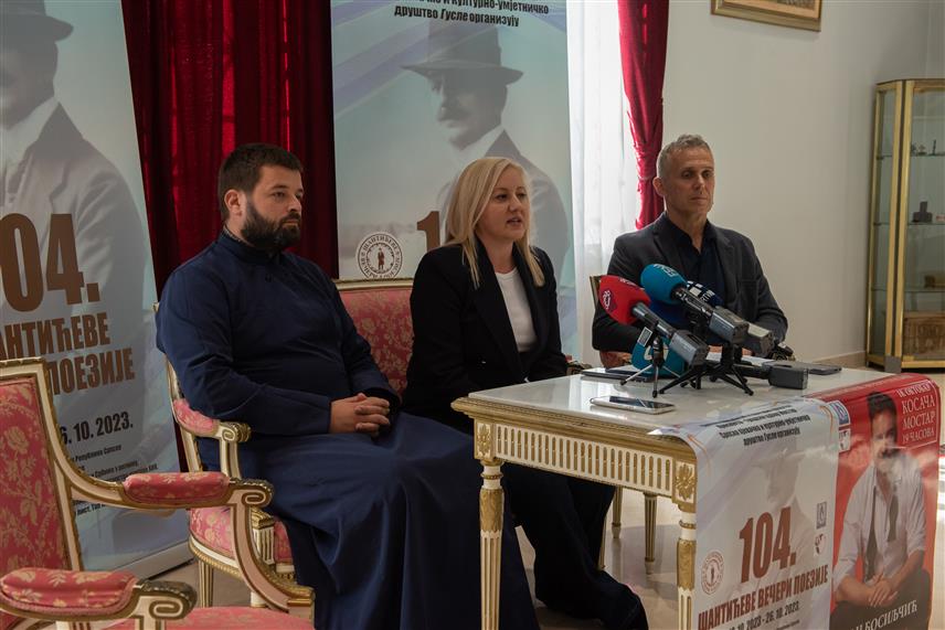 МОСTАР, 16. ОКTОБРА /СРНА/ – Предсједница Српског просвјетног и култуног друштва ”Просвјета” Градски одбор Мостар Сања Бјелица Шаговновић и чланови Управног одбора ”Просвјете”, страјешина Саборне цркве у Мостару Душко Којић и Данко Голо.