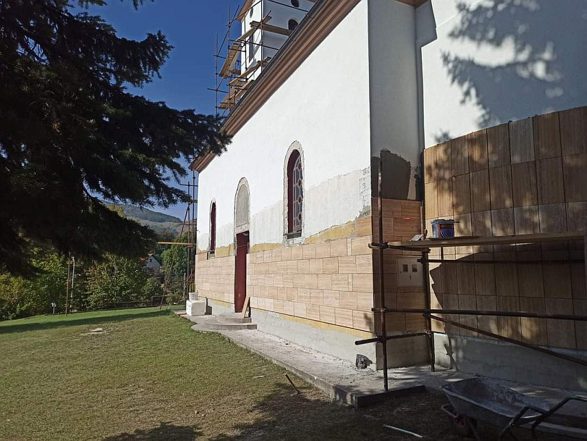 БОСАНСКО ГРАХОВО, 16.ОКТОБРА /СРНА/ - Потребна помоћ за завршетак радова на обнови храма Светих апостола Петра и Павла у Босанском Грахову који датира из 1925. године.