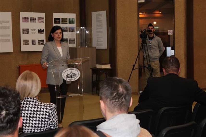 ПРОКУПЉЕ, 18. ОКTОБРА /СРНА/ - У Народном музеју Tоплице у Прокупљу постављена је изложба Јавне установе Спомен-подручја Доња Градина "Концентрациони логор Јасеновац 1941".