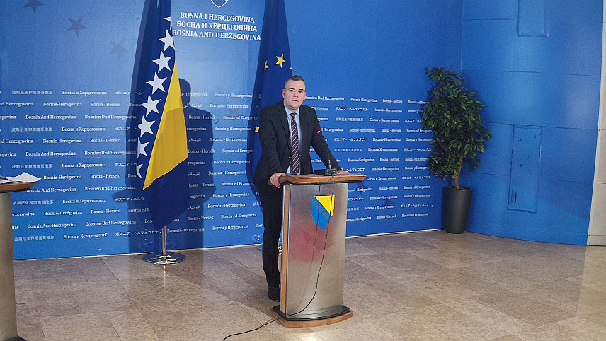 САРАЈЕВО, 8. ОКТОБРА /СРНА/ - Министар правде у Савјету министара Давор Буноза на конференцији за новинаре.