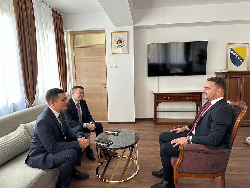 БАЊАЛУКА, 18. ОКTОБРА /СРНА/ - Министар правде Републике Српске Милош Букејловић током сусрета са потпредсједником Српске из реда хрватског народа Давором Прањићем.