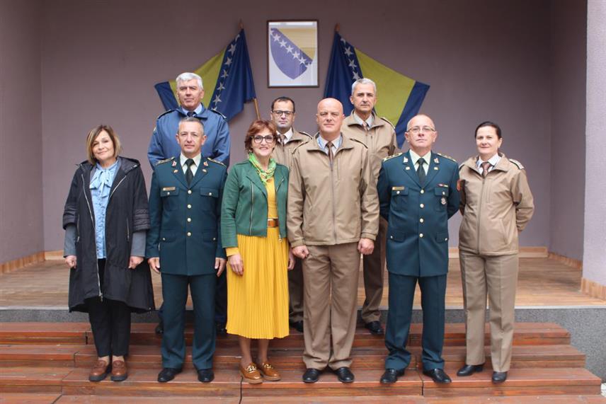 САРАЈЕВО, 18. ОКТОБРА /СРНА/ - Замјеник начелника Заједничког штаба Оружаних снага БиХ генерал-мајор Гојко Кнежевић истакао је током сусрета са делегацијом Министарства одбране Црне Горе да је потребно унаприједити сарадњу на јачању капацитета за заједничко реаговање на природне катастрофе.	
