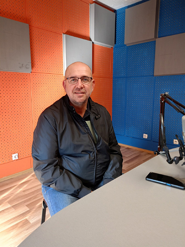 ПРЊАВОР, 18. ОКТОБРА /СРНА/ - Вршиоц дужности директора Ергела "Вучијак" у Прњавору Ненад Грујић.