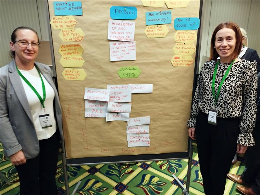 СОКОЛАЦ, 19. ОКТОБРА /СРНА/ - Представници општине Соколац Милијана Иванић и Младена Ерић учествовале су у Тбилисију на скупу "Могућности за обновљиву енергију на локалном нивоу" на којем су изнијеле искуства и проблеме који стоје на путу ка декарбонизацији и производњи зелене енергије у овој локалној заједници.