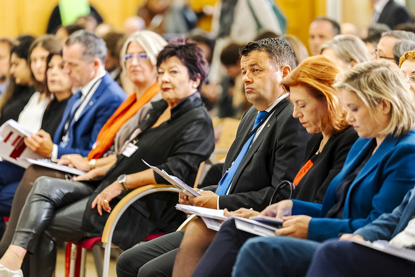 САРАЈЕВО, 19. ОКТОБРА /СРНА/ - Министар за људска права и избјеглице у Савјету министара Севлид Хуртић на конференцији против трговине људима у Бечу.