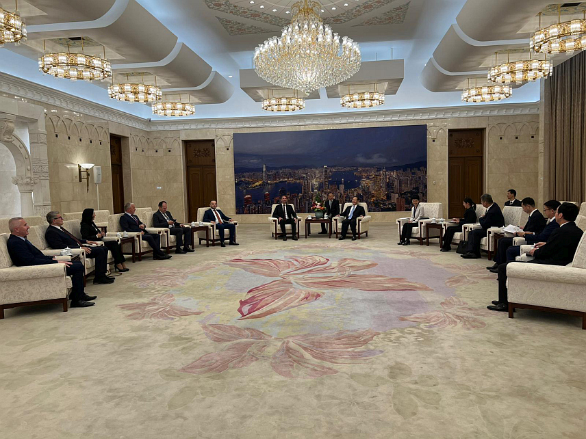 САРАЈЕВО, 19. ОКТОБРА /СРНА/ - Предсједавајући Представничког дома Парламентарне скупштине БиХ Маринко Чавара и чланови Групе пријатељства за Азију Парламентарне скупштине БиХ учествовали су на Tрећем форуму за међународну сарадњу "Појас и пут", којим је обиљежено 10 година дјеловања ове иницијативе предсједника Кине Си Ђинпинга.