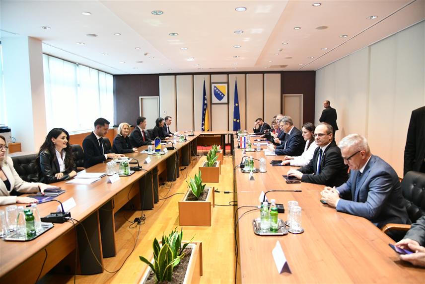 САРАЈЕВО, 19. ОКТОБРА /СРНА/ - Предсједавајућа Савјета министара Борјана Кришто са предсједником Владе Хрватске Андрејем Пленковићем у Сарајеву.