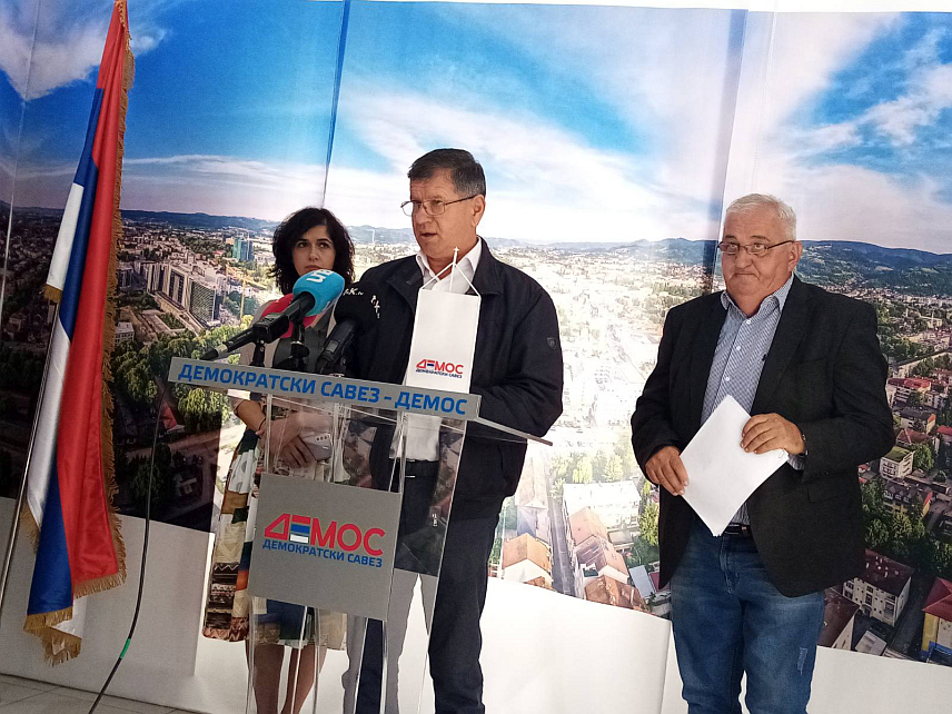 БАЊАЛУКА, 1. ОКТОБРА /СРНА/ - Потпредсједник бањалучког Градског одбора ДЕМОС-а Ненад Шибаревић сматра да су Влада Републике Српске и ресорно министарство препознали проблеме са којима се суочавају пољопривредници, као и да је неопходно повећати подстицајна средства у овој области на подручју Бањалуке.
