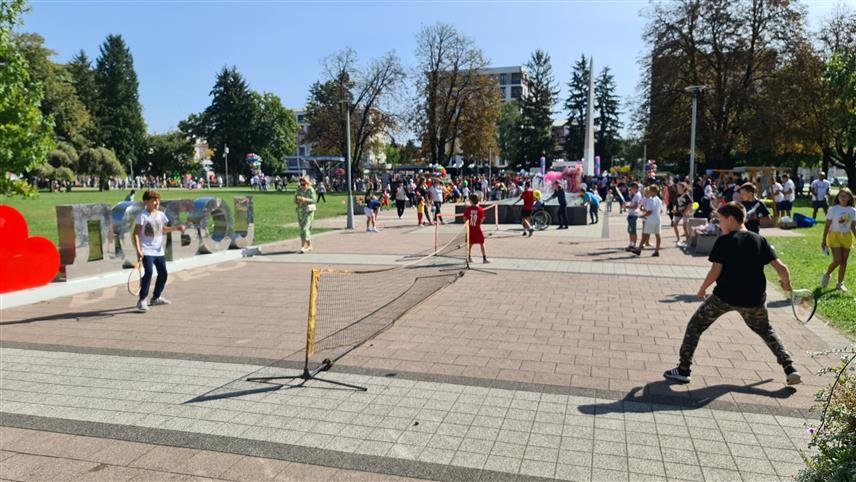ДОБОЈ, 1. OKTOБРА /СРНА/ - У Добоју је данас отворен трећи "Сајам дјечије радости".