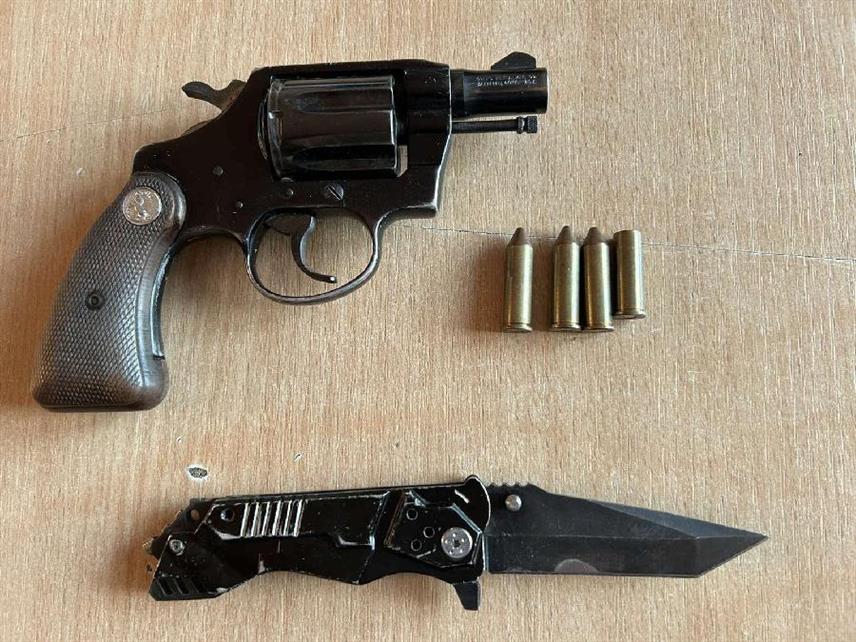 ПОДГОРИЦА, 1. ОКТОБРА (СРНА) - Пронађен револвер, муниција и нож.