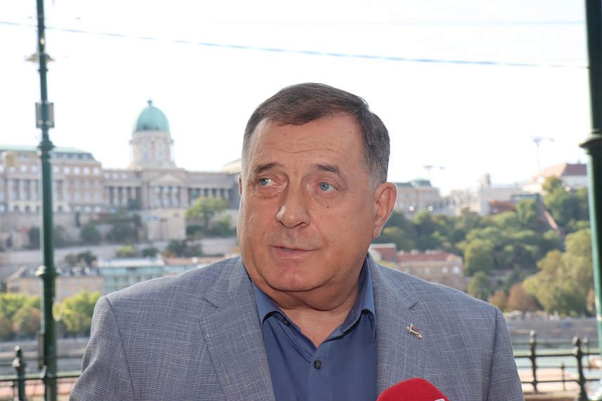 БУДИМПЕШТА, 1. ОКТОБРА /СРНА/ - Предсједник Републике Српске Милорад Додик у Будимпешти гдје ће први пут присуствовати на отворању манифестације "Српски дани" .