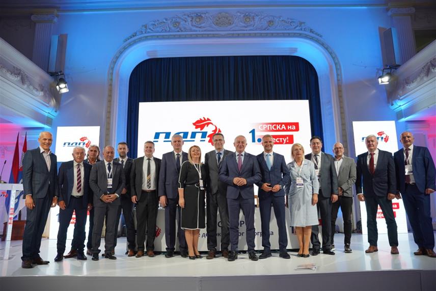 БАЊАЛУКА, 1. ОКTОБРА /СРНА/ - Актуелном предсједнику ПДП-а Браниславу Бореновићу је на данашњем Сабору странке у Бањалуци мандат продужен до локалних избора.