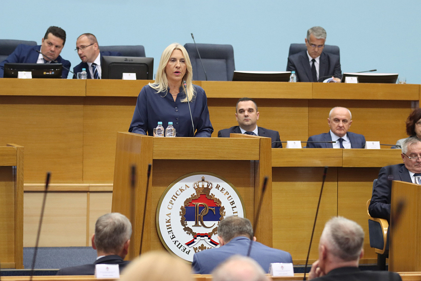 БАЊАЛУКА, 20. ОКТОБРА /СРНА/ - Српски члан Предсједништва БиХ Жељка Цвијановић током обраћања на посебној сједници Народне скупштине Републике Српске. /Фото - БОРИСЛАВ ЗДРИЊА/