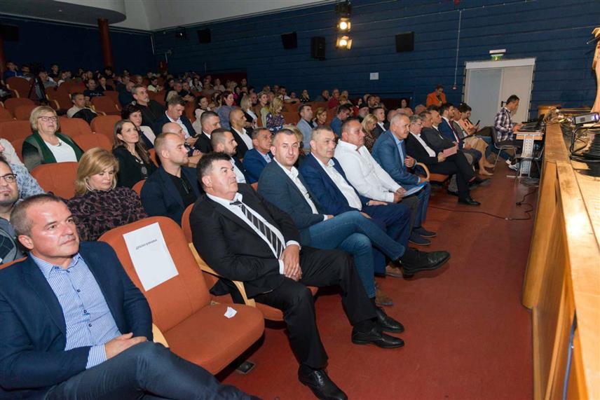 НОВИ ГРАД, 20. ОКТОБРА /СРНА/ - Делегација општине Нови Град коју предводи предсједник Скупштине општине Зоран Кукавица у Бачу присуствује обиљежавању 22. октобра Дана ослобађања ове општине у Другом свјетском рату.