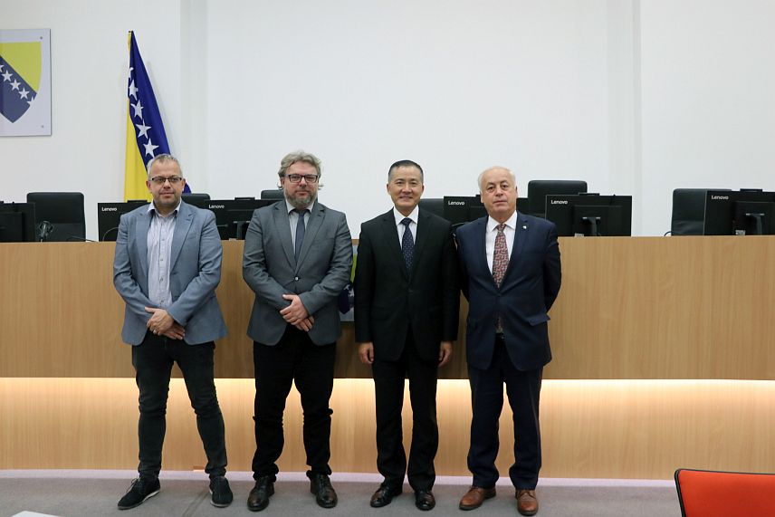 САРАЈЕВО, 20. ОКТОБРА /СРНА/ - Предсједник Централне изборне комисије /ЦИК/ БиХ Суад Арнаутовић упознао је данас амбасадора Кине у БиХ Ђи Пинга о тренутним активностима Комисије, посебно када је ријеч о провођењу "Тестног пројекта подршке ЕУ за увођење нових технологија у изборни процес у БиХ".