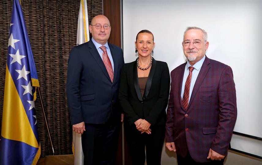 САРАЈЕВО, 20. ОКТОБРА /СРНА/ - Директор Граничне полиције БиХ Мирко Купрешаковић разговарао је данас у Сарајеву са представницима Оператера за техничку сарадњу МУП-а Француске .