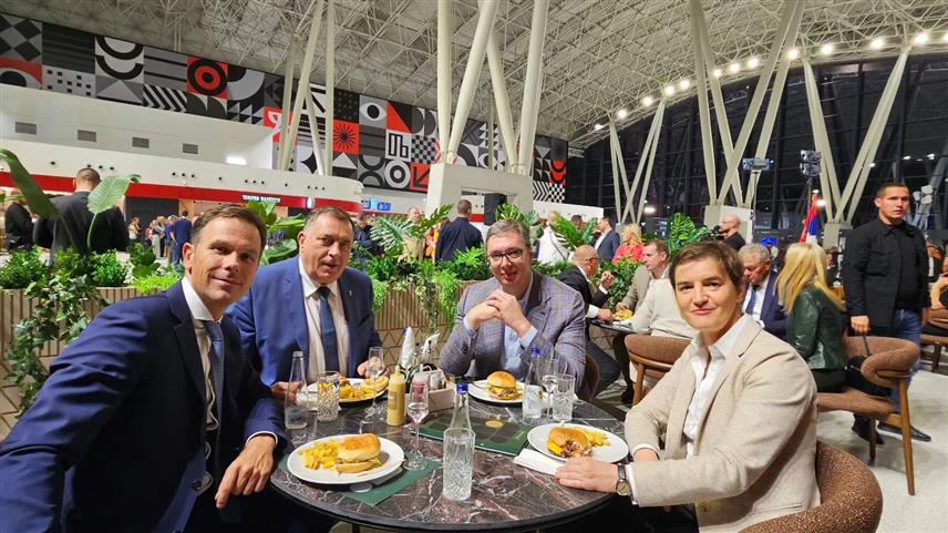 БЕОГРАД, 20. ОКТОБРА /СРНА/ - Предсједник Србије Александар Вучић, предсједник Републике Српске Милорад Додик, премијер Србије Ана Брнабић и министар финансија Синиша Мали.