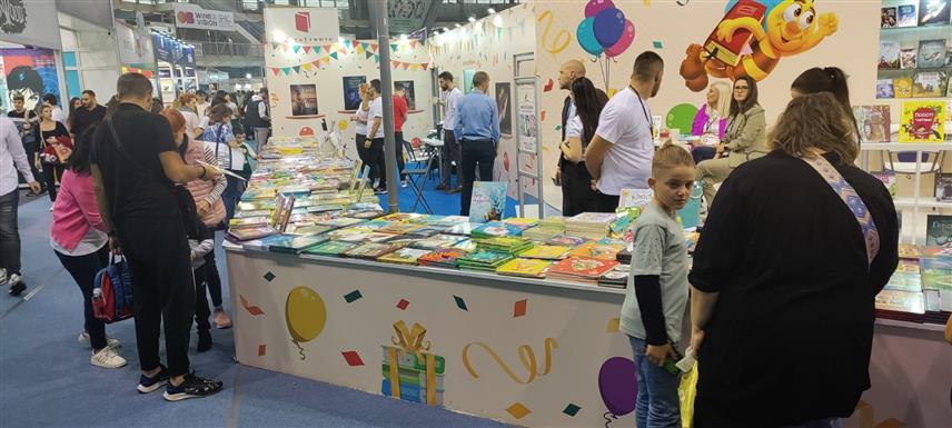БЕОГРАД, 21. ОКТОБРА /СРНА/ - Под слоганом "Живјеле књиге" у Београду је данас отворен 66. Међународни београдски сајам књига, са више од 400 излагача из 15 држава, међу којима су и издавачке куће из Републике Српске.