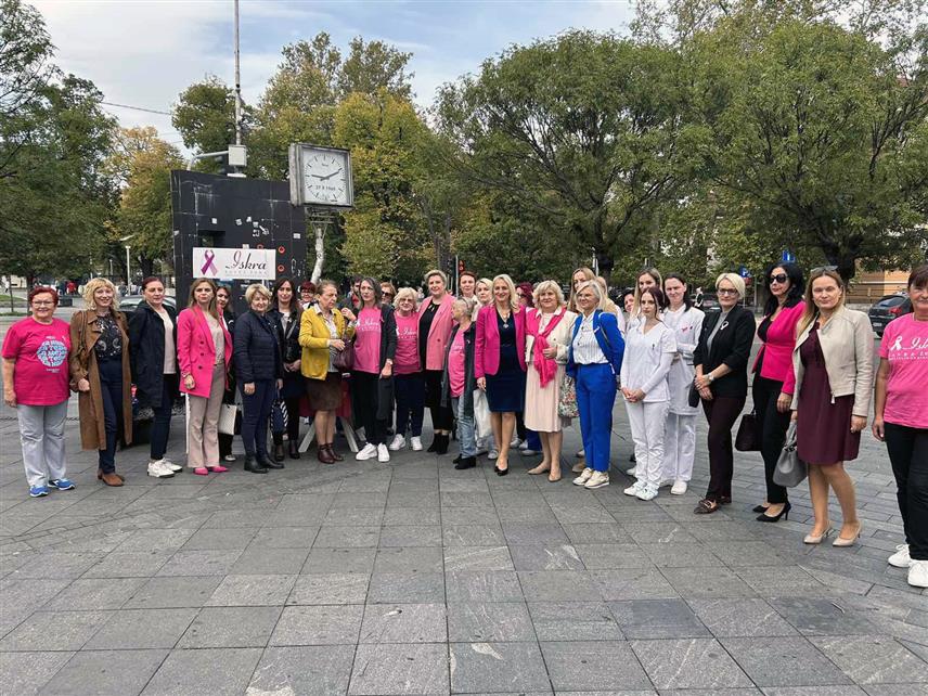 БАЊАЛУКА, 24. ОКТОБРА /СРНА/ - Савез жена обољелих од рака дојке "Искра" обиљежиле Међународни дан борбе против карцинома дојке.