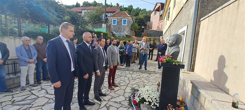 TРЕБИЊЕ, 24. ОКТОБРА /СРНА/ - Министар рада и борачко-инвалидске заштите Републике Српске Данијел Егић присуствовао је помену Душку Пујићу - борцу Tребињске бригаде Војске Републике Српске који је погинуо крајем октобра 1992. године.