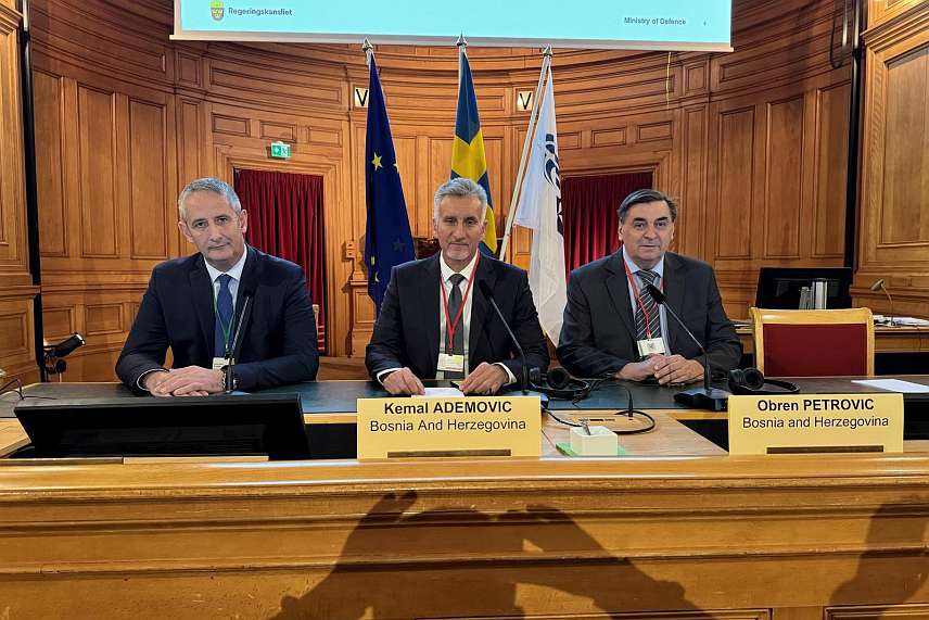 ШТОКХОЛМ, 24. ОКТОБРА /СРНА/ - "Роуз-Рот" семинар Парламентарне скупштине НАТО-а у Штокхолму, на којем учествују предсједавајући Дома народа и Делегације Парламентарне скупштине БиХ у Парламентарној скупштини НАТО-а Кемал Адемовић и члан Делегације Обрен Петровић.