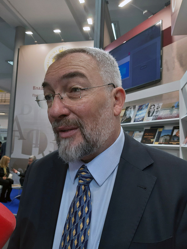 БЕОГРАД, 24. ОКТОБРА /СРНА/ - Директор Центра за друштвено-политичка истраживања /ЦДПИ/ Републике Српске Душан Павловић рекао је да ће Српска морати послати озбиљније поруке и Њемачкој и њеним партнерима Америци и Британији да Српска и српски народ нису спремни на предају и на одустајање.