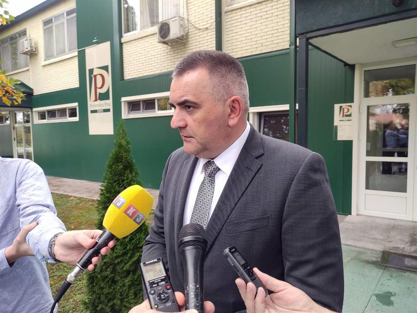 СРБАЦ, 24. ОКТОБРА /СРНА/ - Министар пољопривреде, шумарства и водопривреде Републике Српске Саво Минић изјавио је да ће Српска наставити подстицање и подршку перадарима и индустријској производњи у тој области јер је ријеч о стабилној пољопривредној бранши која има перспективу, договорено тржиште и доноси новчане користи домаћим кооперантима.