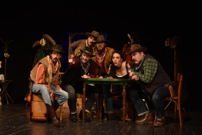 ПРИЈЕДОР, 24. ОКТОБРА /СРНА/- У Позоришту Приједор вечерас, прве такмичарске вечери у оквиру 16. Међународног фестивала позоришта, пред публиком и жиријем наступа Сатирично казалиште "Керемпух" из Загреба са представом "Ожалошћена породица" по тексту Бранислава Нушића а у режији Ивана Плазибата.	

