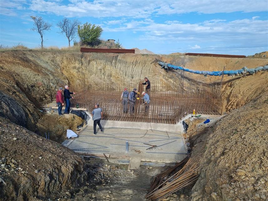 ЧЕЛИНАЦ, 24. ОКТОБРА /СРНА/ - На подручју општине Челинац у току је реализација два пројекта водоснабдијевања - у Шњеготини Доњој гради се базен, а у Поповцу каптажа за Јеловац и засеок Сејмановићи, речено је Срни у Општинској управи.
