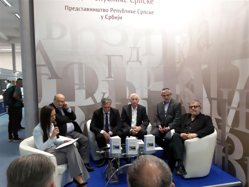 БЕОГРАД, 25. ОКТОБРА /СРНА/ - Промоција књиге "Од Детлака до Ист Ривера" Средоја Новића, на штанду Републике Српске на београдском сајму књига.