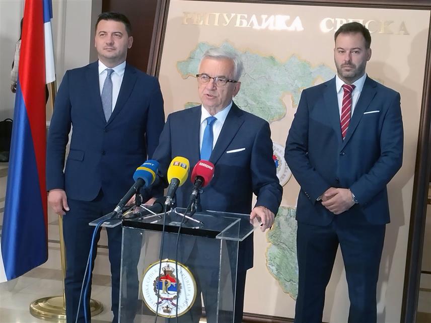 БАЊАЛУКА, 26. ОКТОБРА /СРНА/ - Министар саобраћаја и веза Републике Српске Недељко Чубриловић рекао је да је веома важна едукација становништва о безбједности саобраћаја, што је у Републици Српској већ имало ефекте.