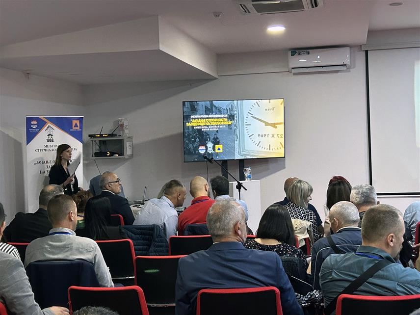 БАЊАЛУКА, 26. ОКТОБРА /СРНА/ - Стручном конференцијом под називом "Јачање отпорности заједнице на земљотресе" почело је обиљежавање 54 године од земљотреса који је 1969. године погодио Бањалуку.