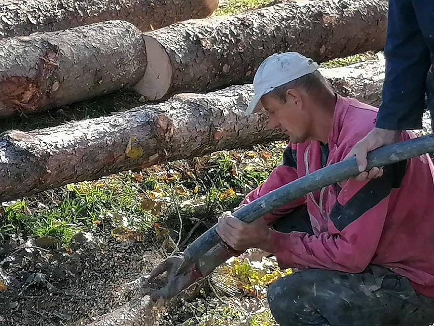 КОЗАРСКА ДУБИЦА, 26. ОКTОБРА /СРНА/ - Планинарско-спортско друштво "Пеција" из Козарске Дубице почело је радове на увођењу воде у планинарски дом у Војскови, у оквиру активности на уређењу тог објекта које је подржала општина Козарска Дубица.