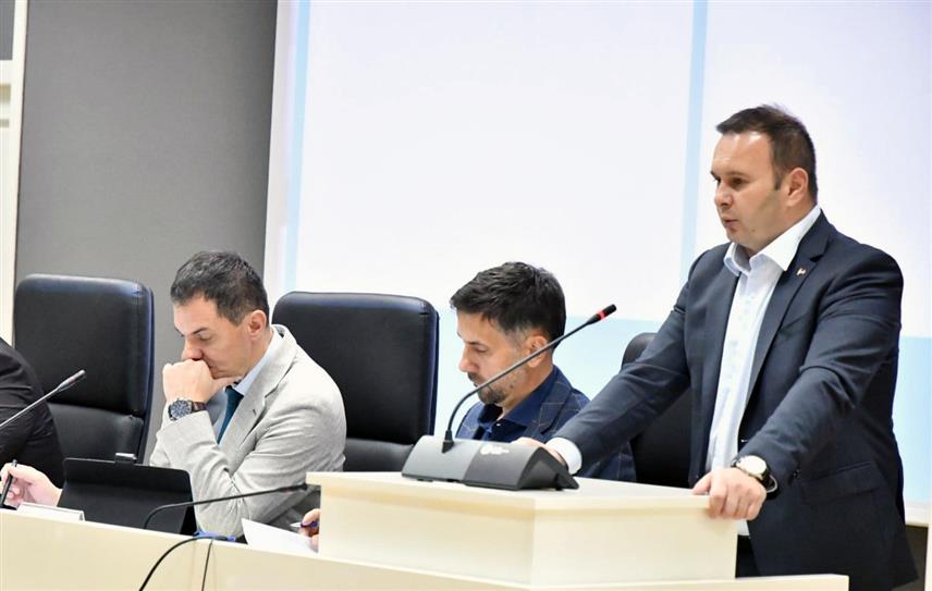 ИСТОЧНО САРАЈЕВО, 27. ОКТОБРА /СРНА/ - Скупштина града Источно Сарајево усвојила је данас Нацрт ребаланса буџета за ову годину у износу од 16.196.230 КМ.