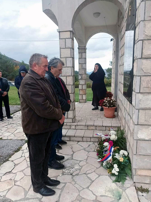 ВИШЕГРАД, 27. ОКТОБРА /СРНА/ - Дан одбране Вишеграда у Одбрамбено-отаџбинском рату обиљежен је данас обиласком ратних положаја на Горњој и Доњој Лијесци, гдје је Војска Републике Српске заједно са мјештанима прије 31 годину успјела да сачува град од напада муслиманских снага.