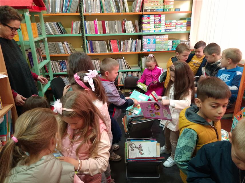 МИЛИЋИ, 2. ОКTОБРА /СРНА/ - Милићки основци данас су, посјетом Народној библиотеци, Рајковом торању и Музеју рударства, започели обиљежавање Недјеље дјетета, у оквиру које ће наредних дана бити организован низ пригодних активности.