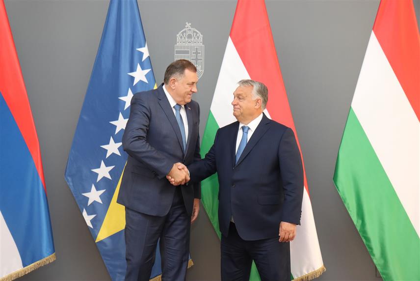 БУДИМПЕШТА, 2. ОКТОБРА /СРНА/ - Предсједник Републике Српске Милорад Додик састао се данас у Будимпешти са премијером Мађарске Виктором Орбаном у оквиру дводневне посјете главном граду те земље.	
