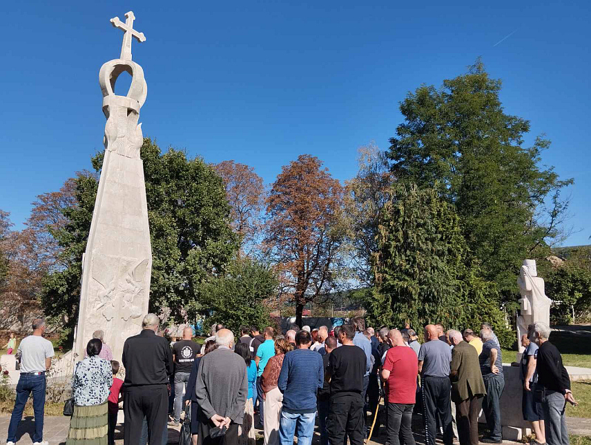 БИЛЕЋА, 2. ОКTОБРА /СРНА/ - У Билећи је данас служен помен припадницима Југословенске војске у отаџбини Билећке војно-четничке бригаде, поводом 79 година од њиховог мученичког страдања, када је 2. октобра 1944. године у Билећи убијено више од 450 њених припадника и цивила.