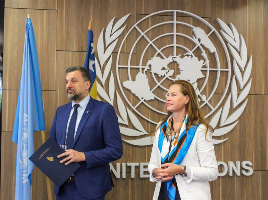 САРАЈЕВО, 2. ОКТОБРА /СРНА/ - Министар иностраних послова у Савјету министара Елмедин Конаковић и резидентни координатор УН у БиХ Ингрид Мекдоналд били су данас домаћини пријема поводом завршетка кампање "12 дана мира".