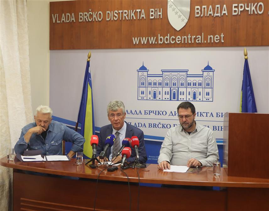 БРЧКО, 2. ОКТОБРА /СРНА/ - Брчко ће од 19. до 27. октобра бити домаћин 40. Међународних сусрета позоришта на којем ће у такмичарском дијелу наступити осам позоришта из БиХ, Црне Горе, Србије и Хрватске - конференција за новинаре.